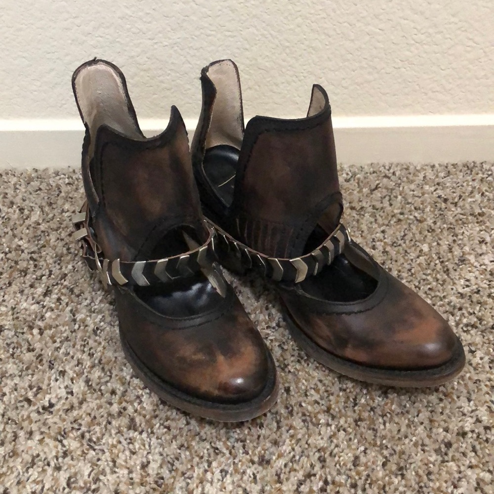 Freebird “Blade” women’s booties size 8